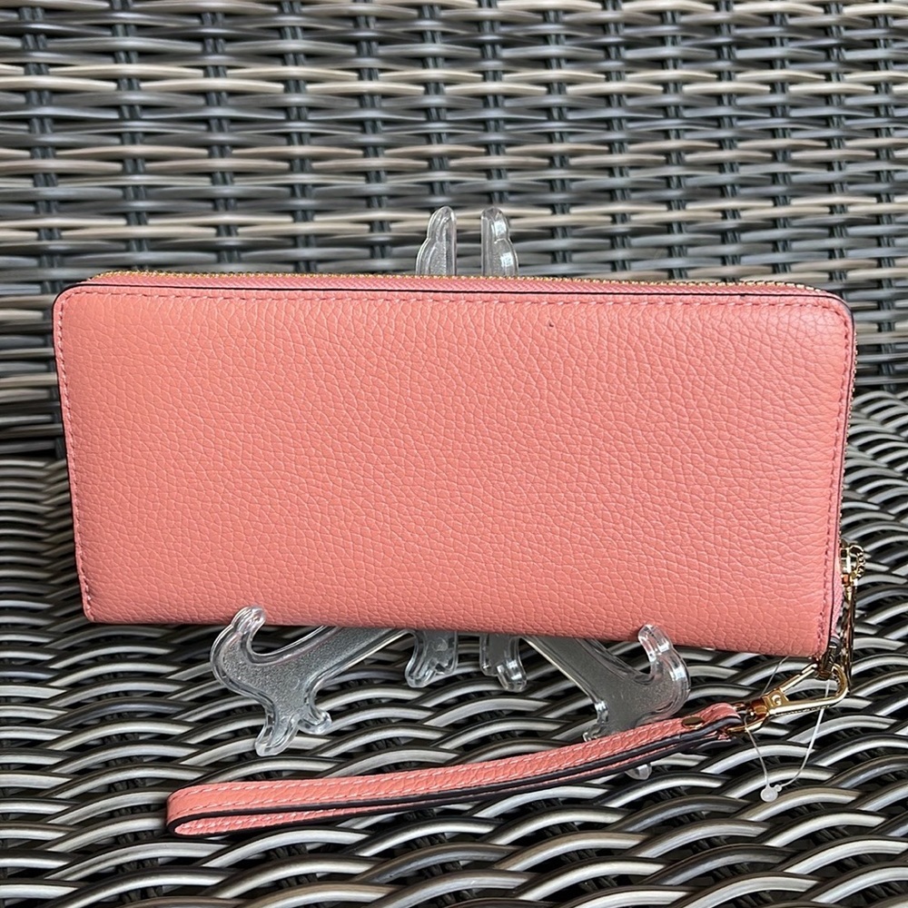 Michael Kors Jet Set Travel Large Travel CONTINENTAL 
Sherbert - Picture 10 of 16